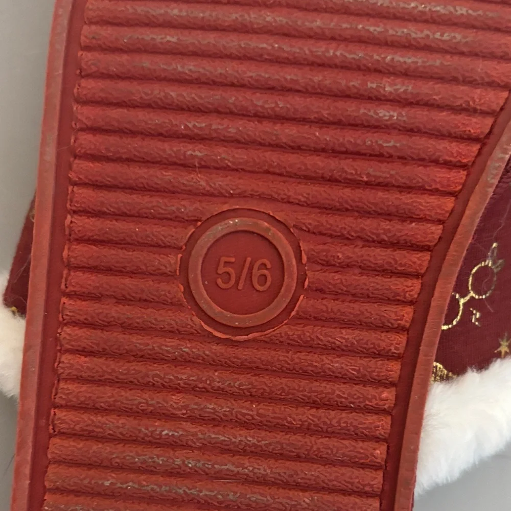 Harry Potter Cozy House Slippers – Super Soft & Magical - Picture 4 of 5